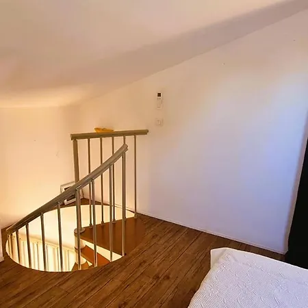 à Fautea, 8 Pers, Piscine Chauffée, Pieds Dans L'eau Villa *