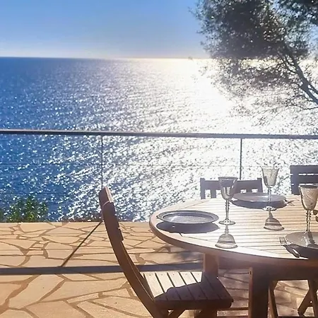 à Fautea, 8 Pers, Piscine Chauffée, Pieds Dans L'eau