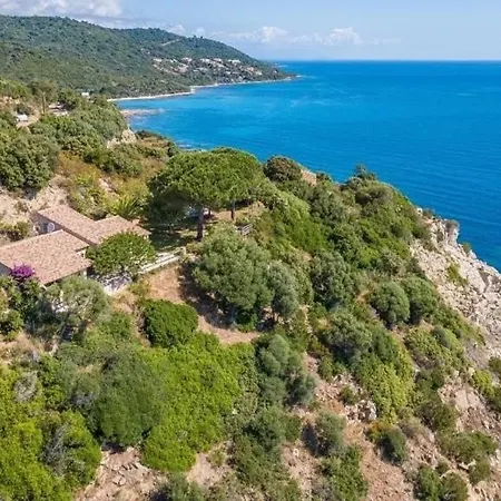 à Fautea, 8 Pers, Piscine Chauffée, Pieds Dans L'eau Villa *