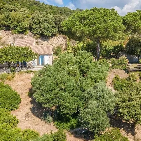 à Fautea, 8 Pers, Piscine Chauffée, Pieds Dans L'eau Villa *