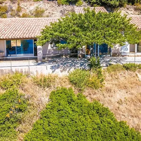 Villa à Fautea, 8 Pers, Piscine Chauffée, Pieds Dans L'eau