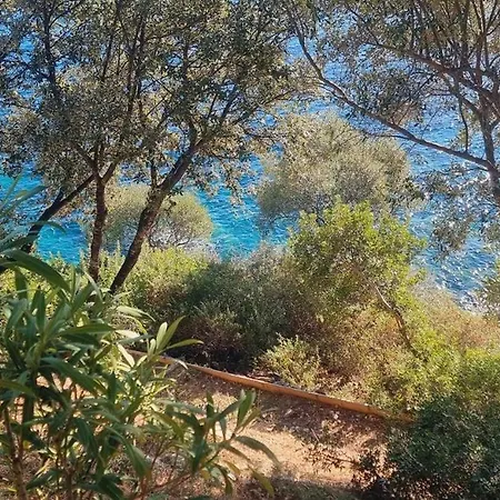 à Fautea, 8 Pers, Piscine Chauffée, Pieds Dans L'eau Villa *