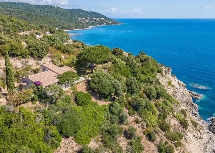 A Fautea, 8 Pers, Piscine Chauffee, Pieds Dans L'eau 别墅 *